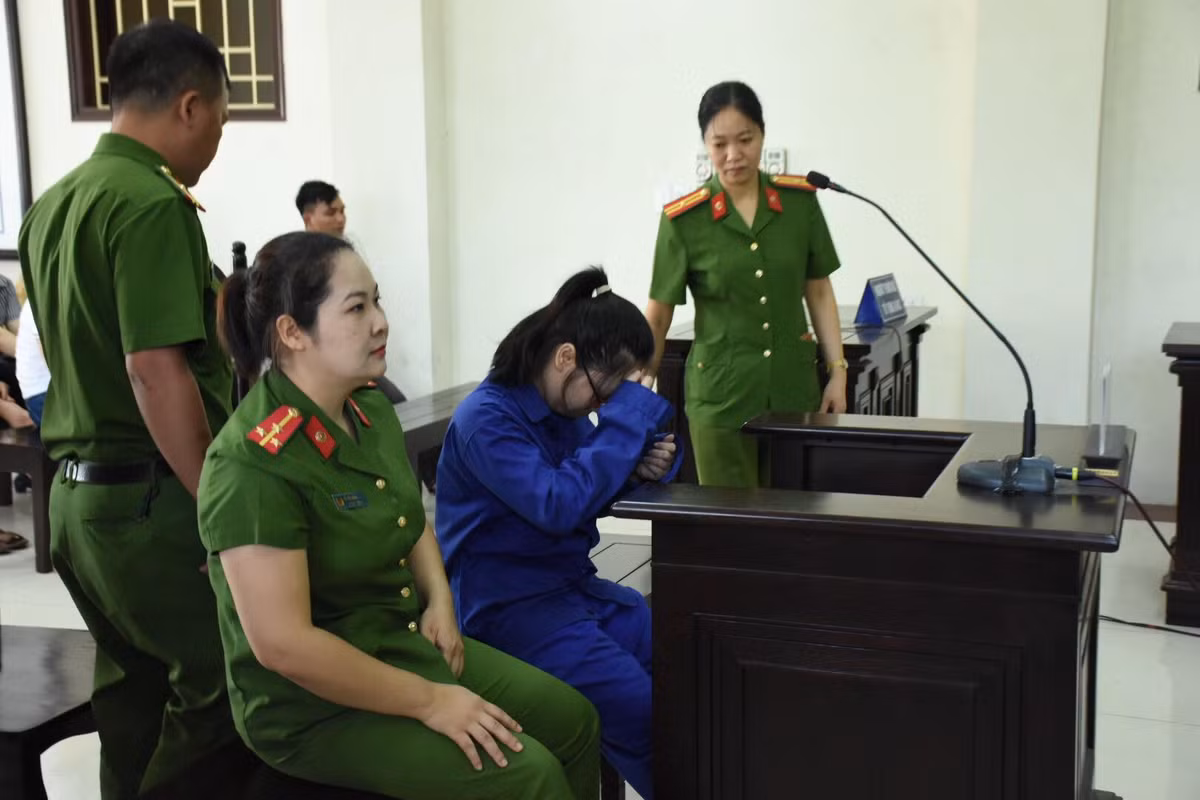 Sự hối hận là biểu hiện của nữ bị cáo khi ra tòa.