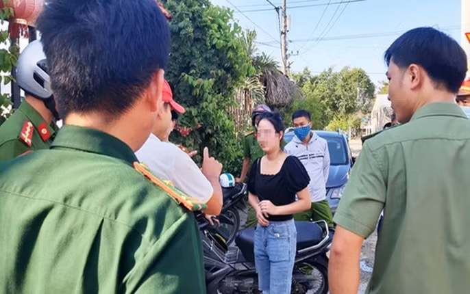 Ai “dan duong” 52 nguoi Trung Quoc nhap canh trai phep?