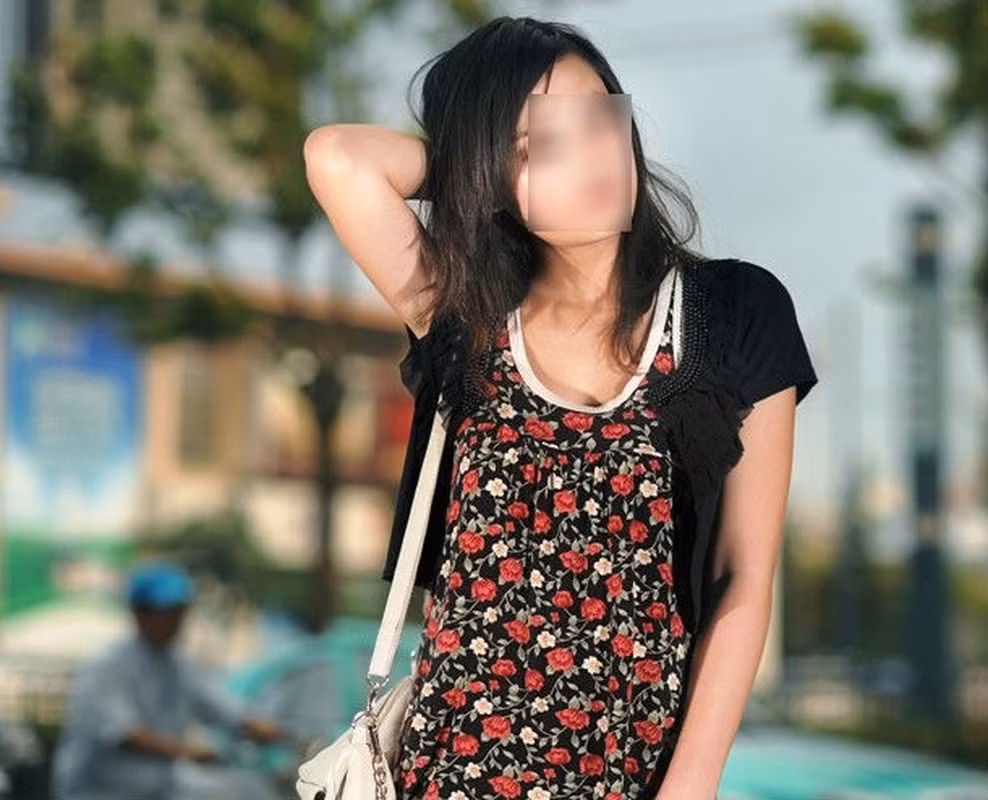 Người dân ở Hàn Quốc phẫu thuật thẩm mỹ nhiều hơn bất kỳ nơi nào khác trên thế giới, tính theo đầu người. Theo một cuộc khảo sát gần đây, cứ 5 người Hàn Quốc thì có 1 người đã phẫu thuật thẩm mỹ. Trong khi đối với các cô gái ở độ tuổi đôi mươi, tỷ lệ này là khoảng 60%. Ảnh: L25.
