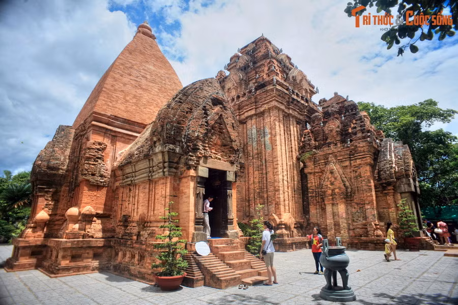 Chiem nguong toa thap Cham vua tro thanh di tich quoc gia dac biet