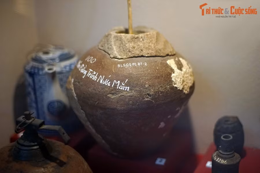 Mìn bằng chĩnh nước mắm do nhân dân Nam Bộ chế tạo và sử dụng trong kháng chiến chống Pháp.