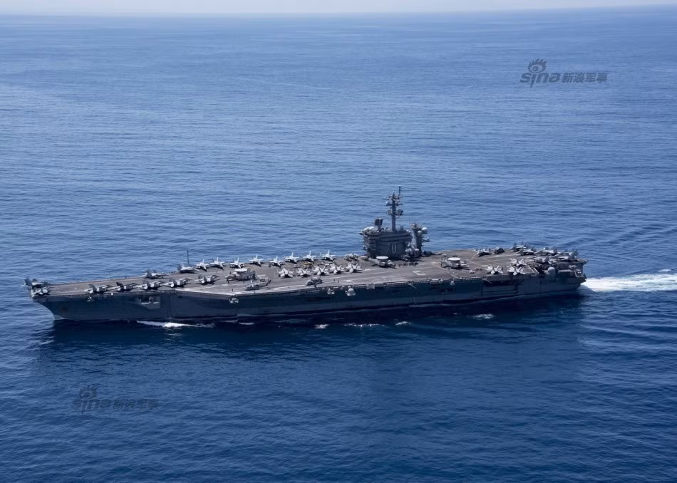 Mặc dù vậy, hiện tại ở khu vực Đông Á đã có sự xuất hiện của nhóm tàu USS Ronald Reagan, nâng tổng số nhóm tàu sân bay xuất hiện trên vùng biển này lên con số "2", nghĩa là lực lượng đông gấp đôi so với thời điểm đầu năm 2017. Nguồn ảnh: Sina.