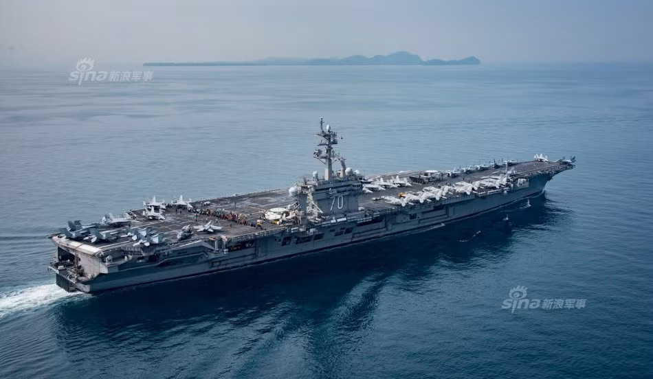 Cụ thể, từ hôm 12/4 tàu sân bay USS Carl Vinson đã rời khỏi bán đảo Triều Tiên và hướng về phía Biển Đông, tới ngày 15/4 đội tàu sân bay này đã tới khu vực Sumatra và đảo Java. Rất có thể điểm đến tiếp theo của tàu sân bay USS Carl Vinson sẽ là vùng biển Australia. Nguồn ảnh: Sina.