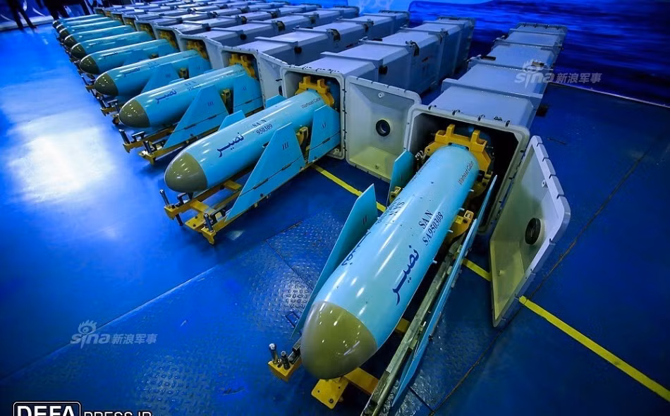 Loại tên lửa chống hạm NASIR này có thể được phóng từ nhiều hệ thống khác nhau, bao gồm phóng trên không, phòng trên mặt đất từ bệ phóng cố định, phóng trên mặt đất từ bệ phóng di động hoặc phóng từ các tàu khu trục, tàu hộ vệ. Nguồn ảnh: Sina.