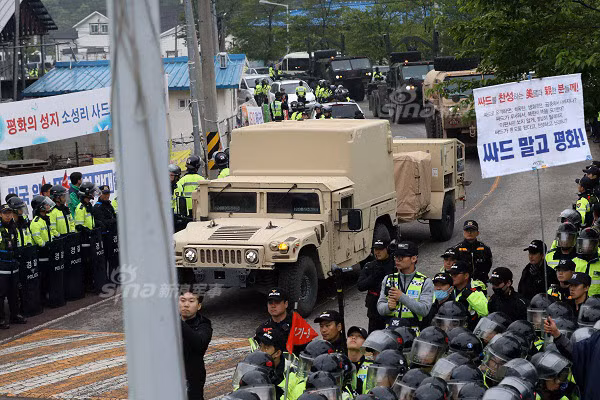 Radar AN/TPY-2 là một nhân tố trong tổ hợp phòng thủ tên lửa THAAD của Mỹ, nó chịu nhiệm vụ quét mục tiêu và dẫn đường tên lửa, hệ thống này thuộc nhóm "Băng tầng X", có tần số hoạt động từ 8,55 cho tới 10 GHz và độ phủ đạt 1000 km. Nguồn ảnh: Yonhap.