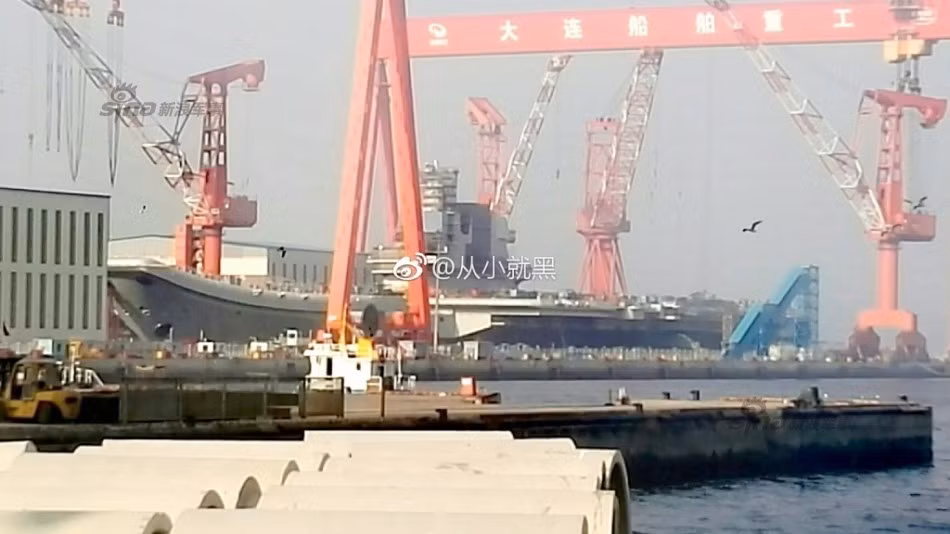 Quá trình thử nghiệm dự kiến sẽ tốn khoảng 2 năm trước khi con tàu này sẵn sàng được vào biên chế và nhận các nhiệm vụ chính thức. Con tàu này hiện đang được đóng số thân là 17. Nguồn ảnh: Sina.