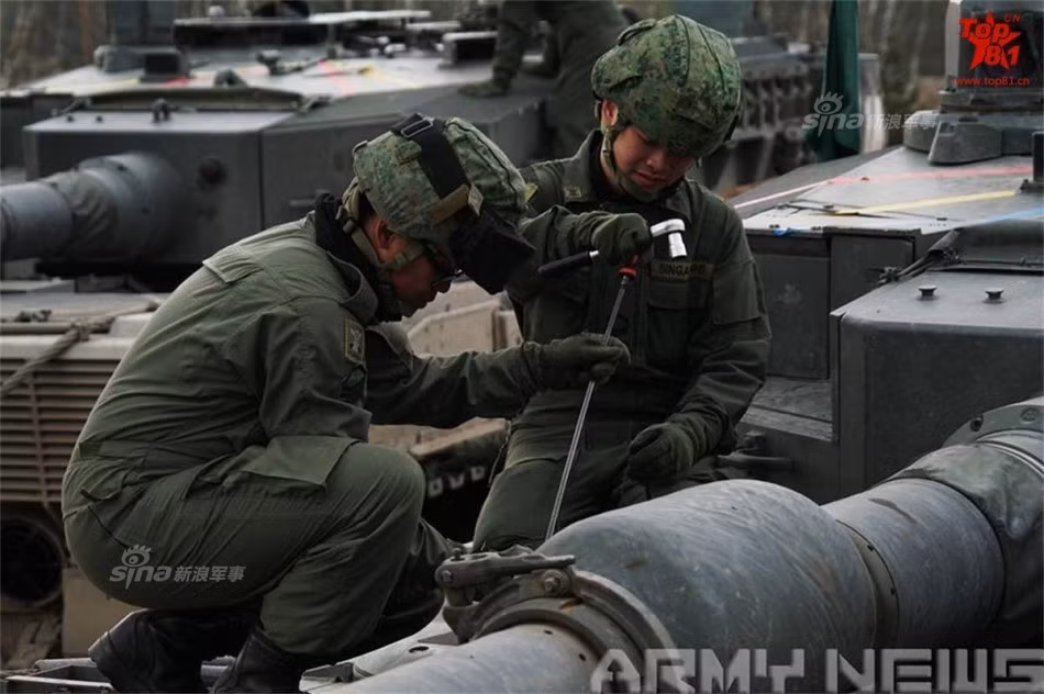 Cơ bản các xe tăng Leopard 2SG của Singapore được chế tạo hoàn toàn trên nền tảng tăng Leopard 2A4 với việc sử dụng chung vũ khí, hệ thống động cơ, hệ thống điều khiển hỏa lực...tuy nhiên tháp pháo và thân xe được tăng cường thêm các block giáp phức hợp AMAP tăng khả năng chống đạn xuyên giáp. Nguồn ảnh: Armynews.