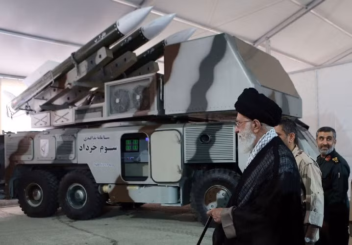 Tuy nhiên trong khi các tổ hợp phòng không Khordad-3 của Iran chỉ vừa bước vào trực chiến, chưa đối đầu với không quân Israel thì đã suýt nữa xảy ra tình huống đụng độ với chiến đấu cơ Nga.