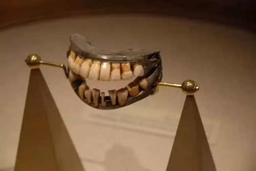 Đây là bộ răng thật của George Washington