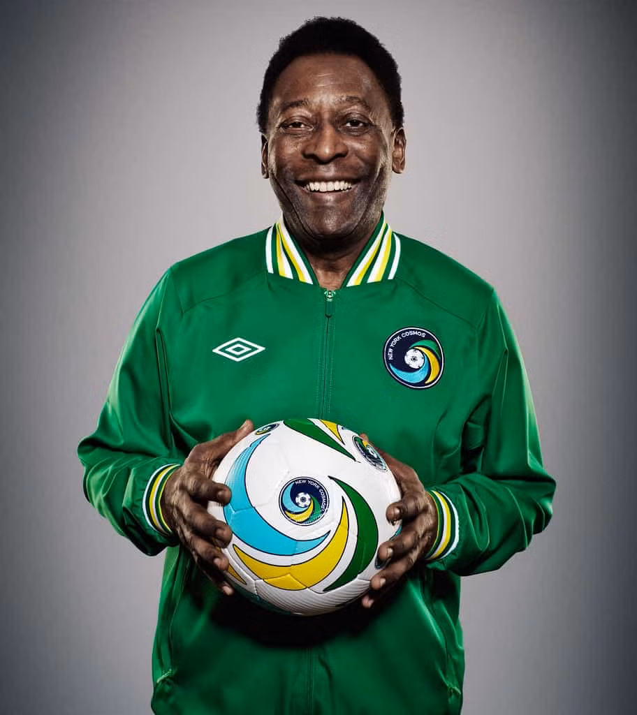 Từ 1975 – 1977 khi chơi cho CLB New York Cosmos của Mỹ, lương Pele được trả là 6 triệu USD (hơn 141 tỷ đồng theo tỷ giá hiện tại). Ảnh: Genius Celebs