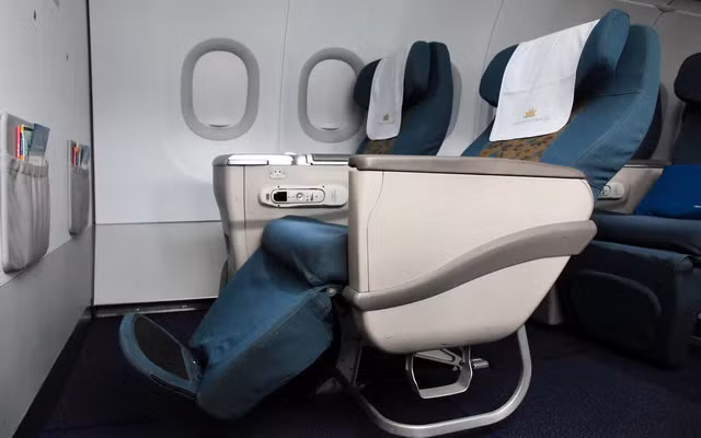 Airbus A321 được chia làm 2 hạng ghế là hạng ghế thương gia và hạng ghế phổ thông. Khoảng cách các ghế được thiết kế trên A321 từ 97-114cm. Ảnh: Vietnamairlines