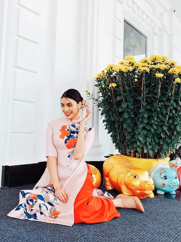 Cứ mỗi dịp đặc biệt, Lan Khuê lại khoe những ngóc ngách bên trong cơ ngơi. Nguồn ảnh: FBNV