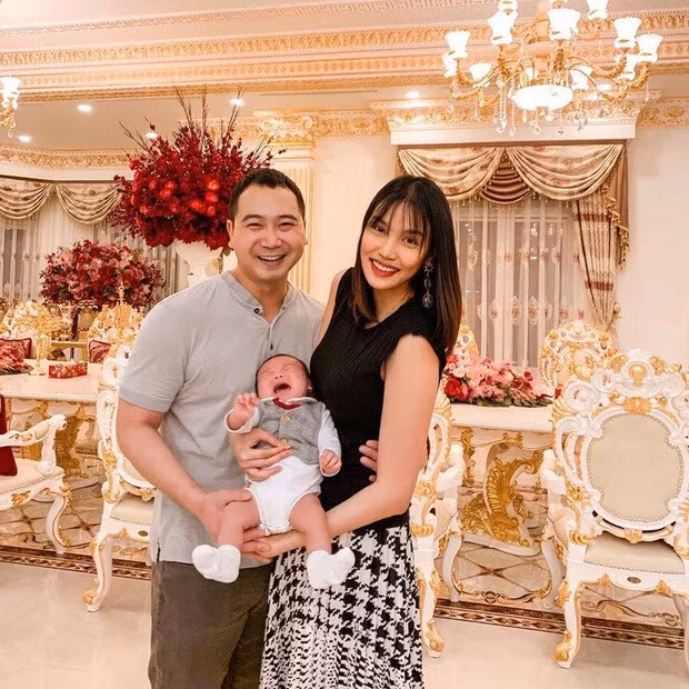 Sau khi kết hôn, Lan Khuê và ông xã sống trong căn biệt thự lộng lẫy, xa hoa tại TP HCM.