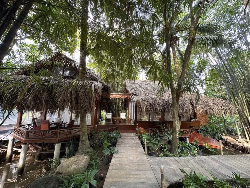 Ngoài khu sinh thái rộng tới 50.000m2, mới đây nhất, Vân Trang còn còn tậu thêm villa miệt vườn hoành tráng.