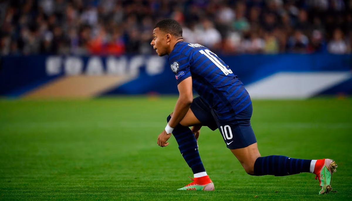 Mbappe đã ký hợp đồng 10 năm trị giá 187 triệu USD với Nike. Ảnh: 9FootballShoes
