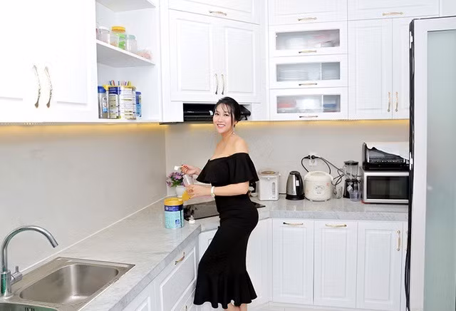 Căn bếp đơn giản nhưng đầy đủ công năng. Ảnh: FBNV