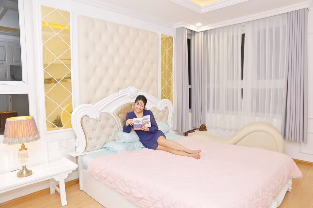 Phòng ngủ là nơi nữ diễn viên thư giãn mỗi ngày. Ảnh: FBNV