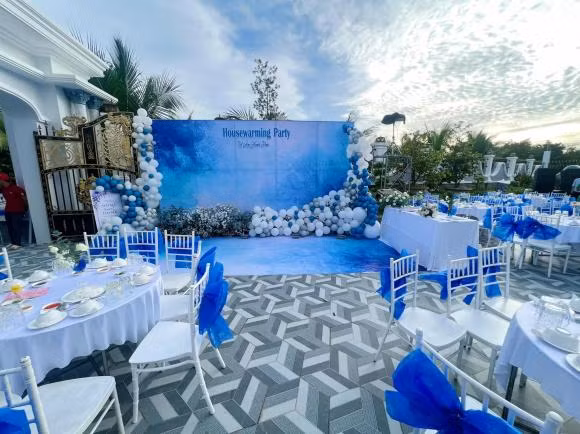 Tận dụng diện tích rộng lớn của khu đấy, Hà Trí Quang bố trí nhiều khu vực trồng cây cảnh, tạo cảnh quan xanh mát.