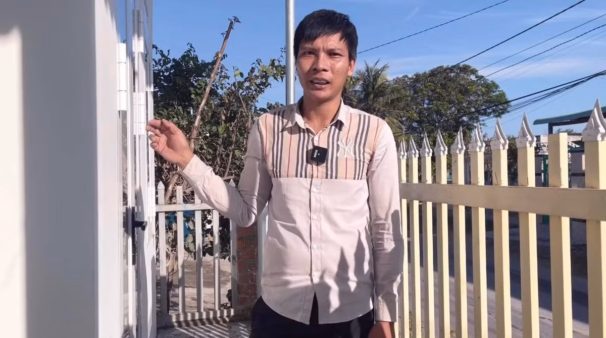 Năm ngoái, Lộc Fuho đăng tải đoạn clip giới thiệu căn nhà mới xây, diện tích 14,5m2 với gam màu trắng chủ đạo. Ảnh chụp màn hình