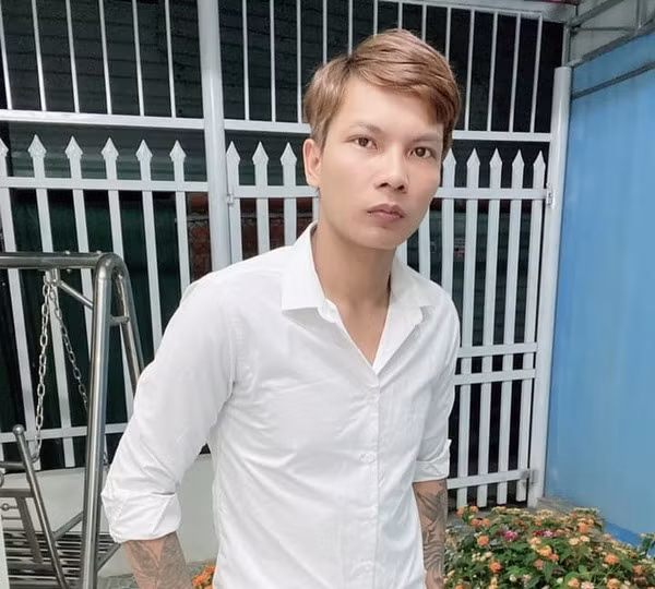Lộc Fuho tên thật Phạm Văn Lộc, là một YouTuber, Vlogger được cư dân mạng Việt gọi với biệt danh “thầy Lộc”. Từ một anh phụ hồ có cuộc sống nghèo khó, anh “đổi đời” nhờ YouTube và livestream. Ảnh: FBNV