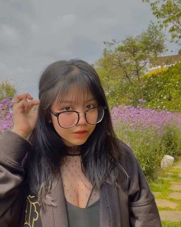 Đại gia Minh Nhựa và vợ cũ có với nhau 3 người con: Joyce, Susie, Suri. Trong đó, ái nữ thứ hai Susie sở hữu nhan sắc vô cùng xinh đẹp. Ảnh: IG Susueeieie