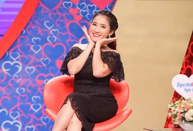 Xuất thân là diễn viên nhưng Cát Tường lại được khán giả yêu mến khi lấn sân sang lĩnh vực MC. Cát Tường là người "cầm trịch" các chương trình giải trí, gameshow truyền hình, đặc biệt là các chương trình ghép đôi hẹn hò. Ảnh: Internet