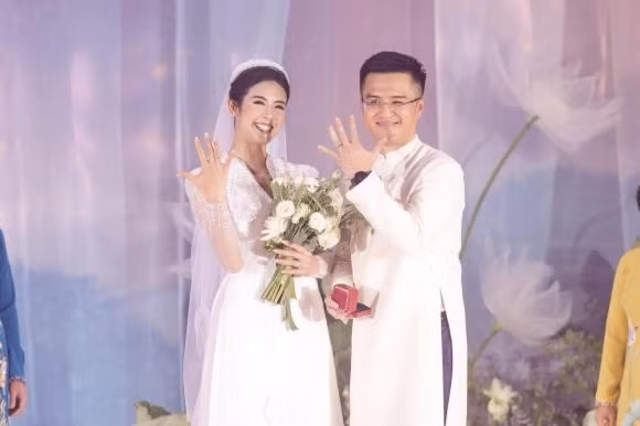 Sau đám cưới, cuộc sống hôn nhân của vợ chồng Hoa hậu Ngọc Hân cũng được khán giả quan tâm. Vừa qua, tổ ấm của cặp đôi được tiết lộ khiến nhiều cư dân mạng thích thú. Ảnh: Bảo vệ công lý