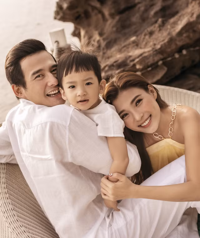 6 năm sau khi kết hôn, Thuý Diễm - Lương Thế Thành có cuộc sống hạnh phúc cùng cậu con trai kháu khỉnh Bảo Bảo.