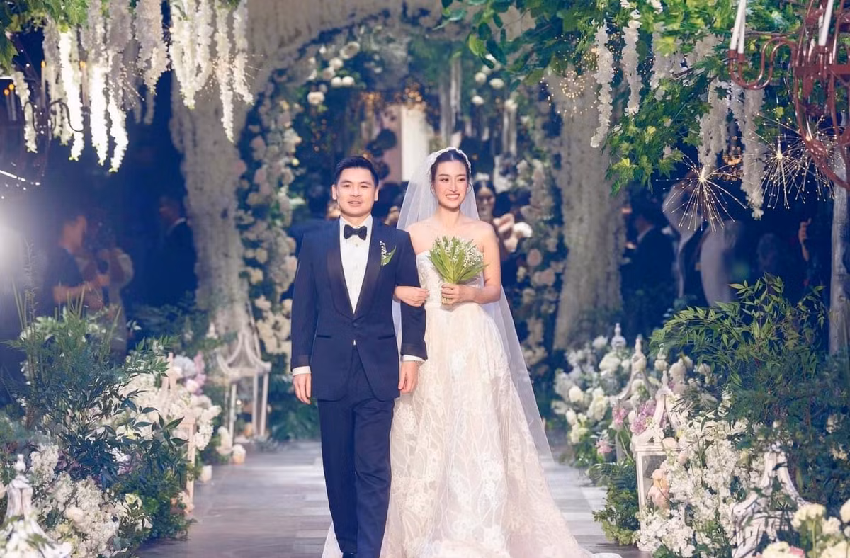 “Boc gia” thuc don dam cuoi thuong luu cua Do My Linh - Do Vinh Quang