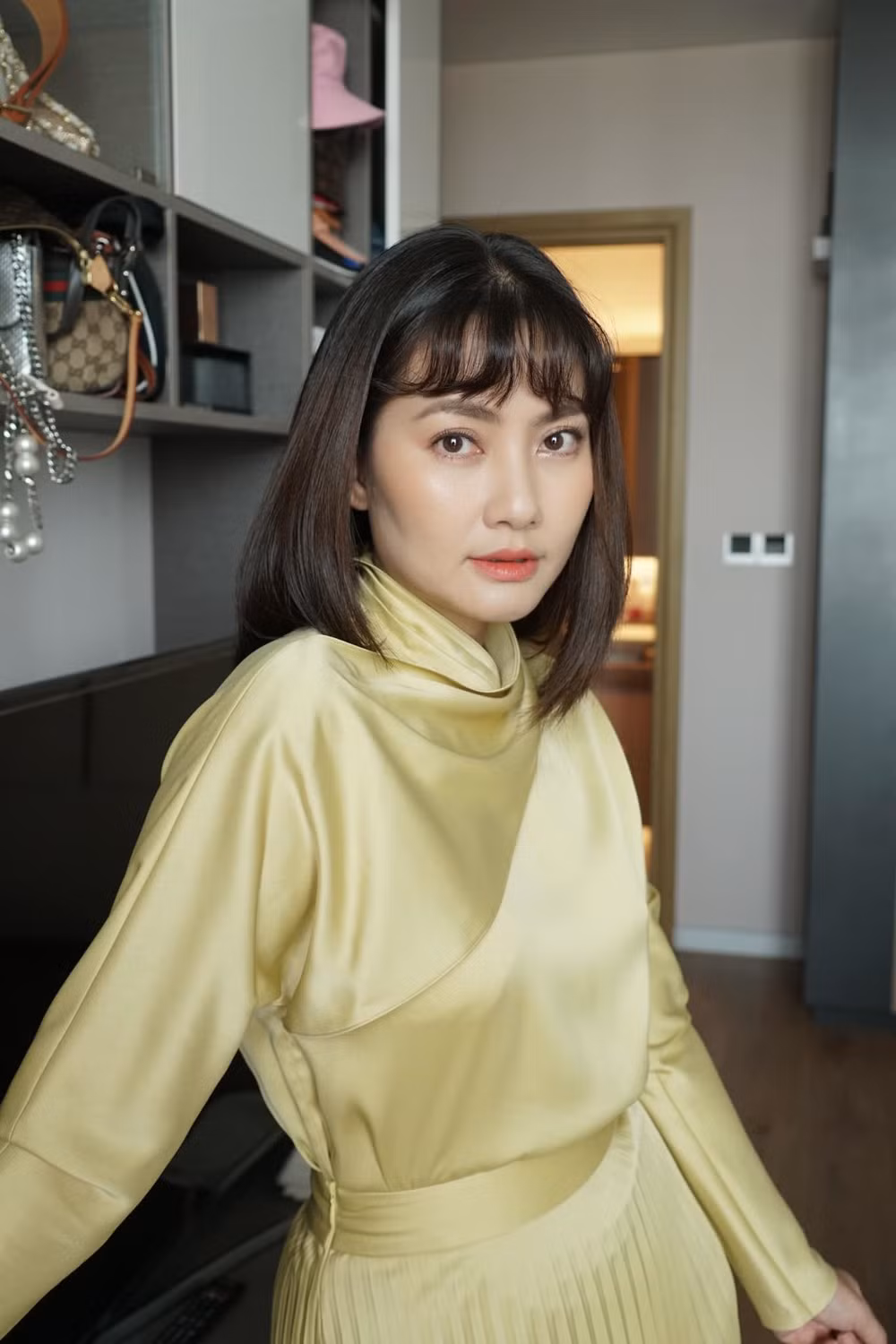 Sau khi chia tay chồng cũ, nữ diễn viên Ngọc Lan cùng con chuyển đến sống trong một căn hộ hạng sang.