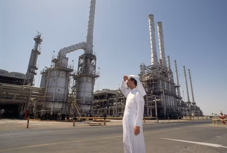 Saudi Arabia là quốc gia xuất khẩu dầu thô lớn nhất thế giới với 17% thị phần. Dầu mỏ là nguồn thu lớn cho quốc gia này. Ảnh: Getty