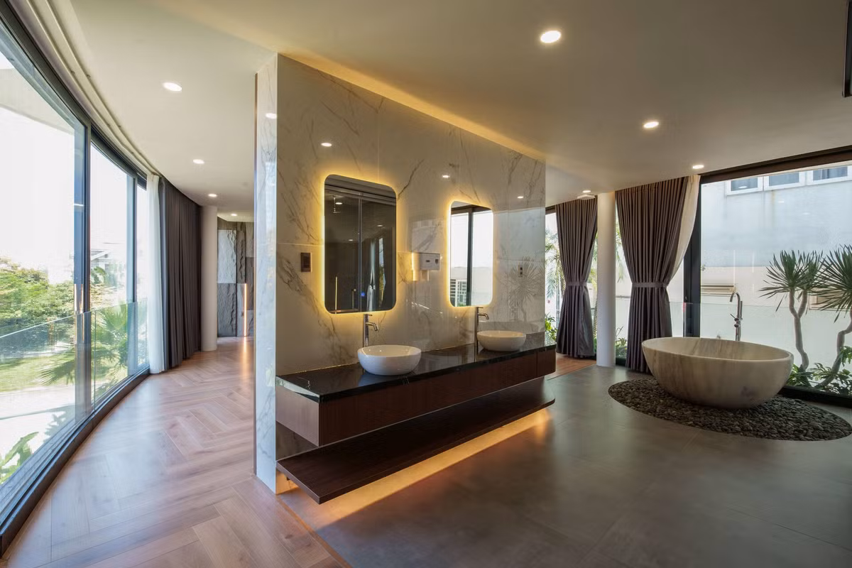 Phòng ngủ master được thiết kế như một căn hộ nghỉ dưỡng.