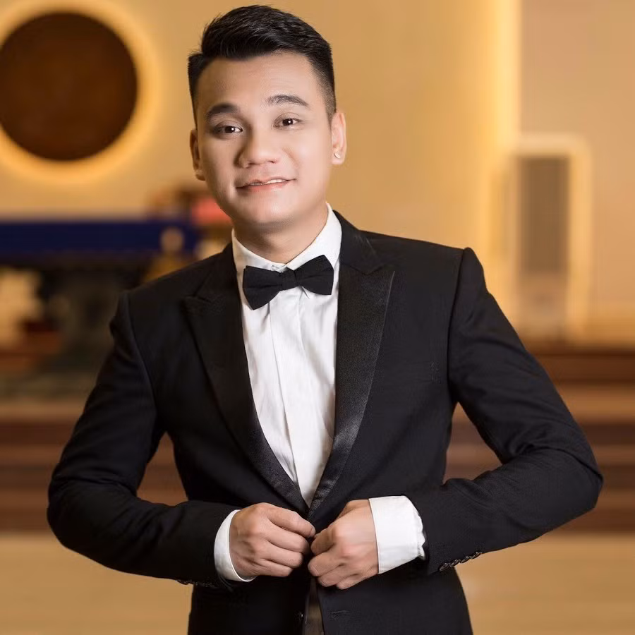 Thành công trên con đường nghệ thuật, không khó để Khắc Việt tích góp được khối tài sản "khủng" ở tuổi 34. Nam ca sĩ được bạn bè gọi vui là một trong những "đại gia ngầm" của làng giải trí. Ảnh: NlĐ
