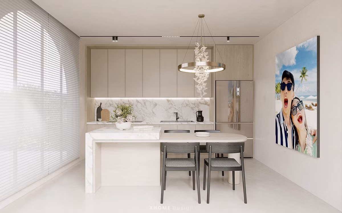 Phòng bếp không quá rộng nhưng sang trọng và tiện nghi.