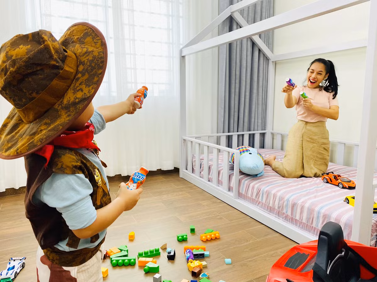 Phòng ngủ của các con được thiết kế theo phong cách dễ thương. Ảnh: FBNV