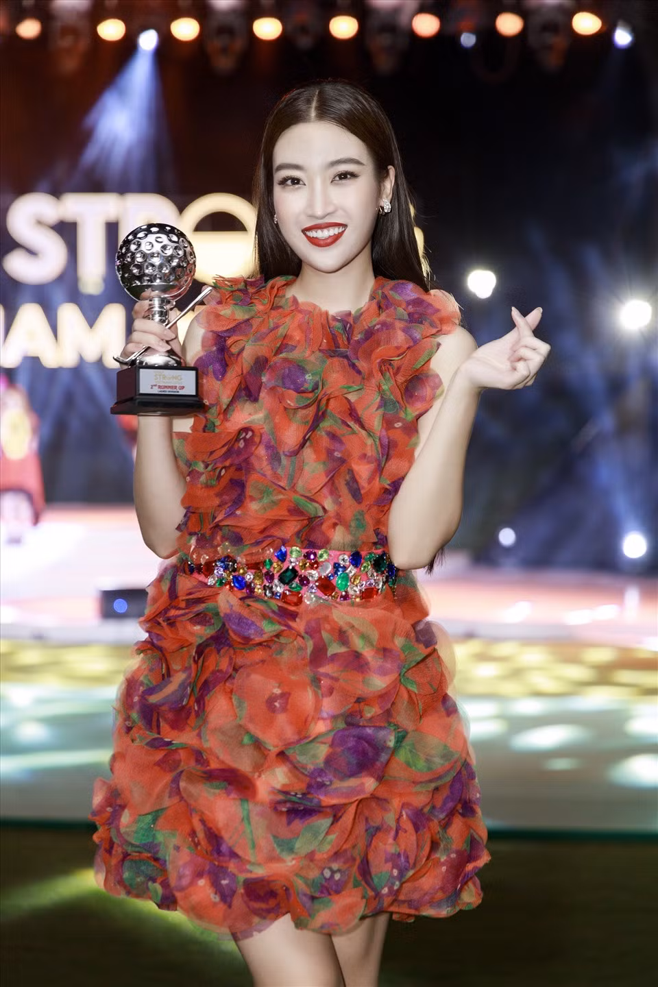 Người đẹp đắt show quảng cáo, làm đại diện thương hiệu, đi sự kiện...mang về nguồn thu nhập không nhỏ. Ảnh: Sen Vàng