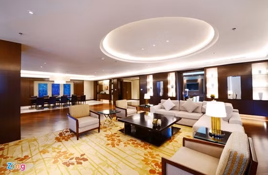 Đây cũng là một trong những phòng Tổng thống có diện tích lớn nhất, đắt nhất tại Việt Nam; là một trong ba căn phòng của khách sạn mà khách thuê có thể kéo rèm đón ánh sáng tự nhiên và hướng mắt ngắm nhìn đường phố Hà Nội.