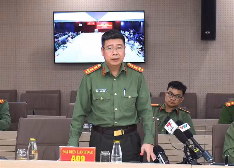 Tại cuộc họp báo Bộ Công an ngày 26/3, Đại tá Phan Thành Bá, Phó Cục trưởng Cục ANĐT cho biết, kết quả điều tra đến nay đã xác định, các đối tượng đã lợi dụng việc được Nhà nước giao thu hộ tiền trích lập Quỹ bình ổn xăng dầu từ người tiêu dùng thông qua giá bán xăng dầu và quản lý, sử dụng tài sản công, các bị can này đã không thực hiện nộp tiền vào tài khoản Quỹ bình ổn xăng dầu theo quy định; dùng thủ đoạn gian dối lập báo cáo tình hình trích lập và sử dụng Quỹ bình ổn xăng dầu không đúng thực tế để chiếm dụng tiền sử dụng vào mục đích cá nhân, gây thất thoát tài sản cho Nhà nước.