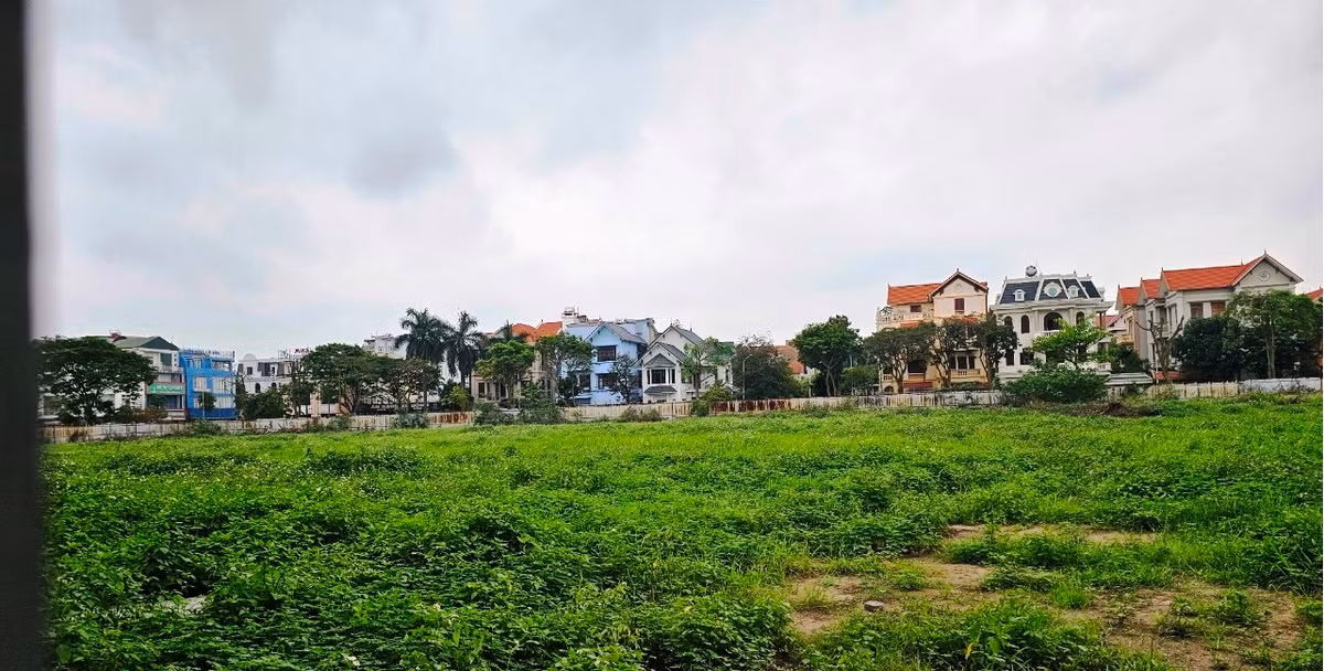 Nằm sát Trung tâm văn hóa Xứ Đông.