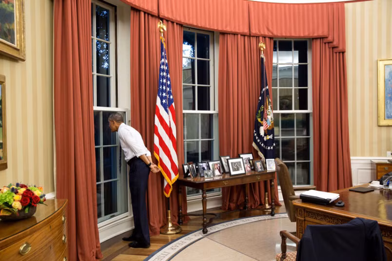 Tổng thống Obama đứng trong Nhà Trắng ngày 23/6/2015.