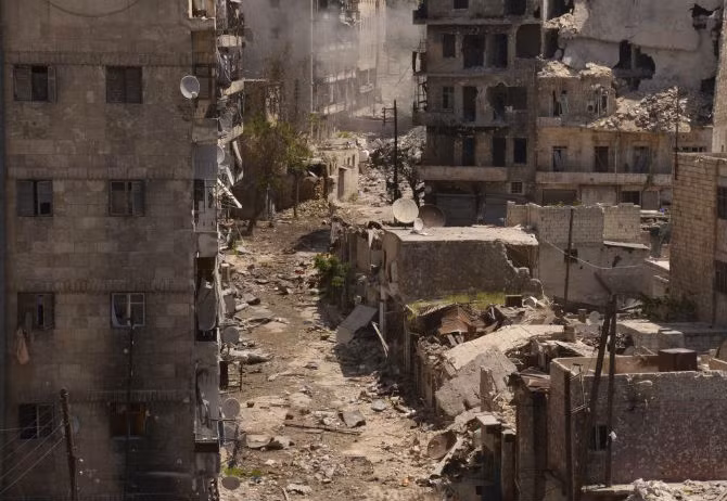 Con phố không một bóng người ở thành phố Aleppo, ngày 29/4/2013.