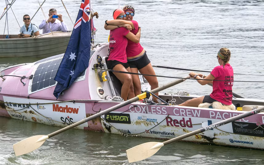 Ban đầu, nhóm Coxless Crew xuất phát với bốn thành viên chính thức nhưng thay đổi thành viên hai lần tại hai điểm dừng chân ở Hawaii và Samoa.