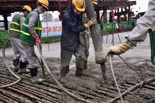 Tại lễ hợp long vòng xuyến tầng 1, hơn 800 m3 bê tông đã được đổ.