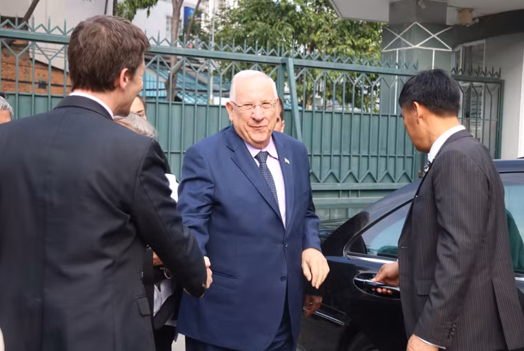 Trong khuôn khổ chuyến thăm chính thức Việt Nam, ngày 23/3, Tổng thống Reuven Ruvi Rivlin và phu nhân cùng phái đoàn Nhà nước Israel đã đến thăm TPHCM.
