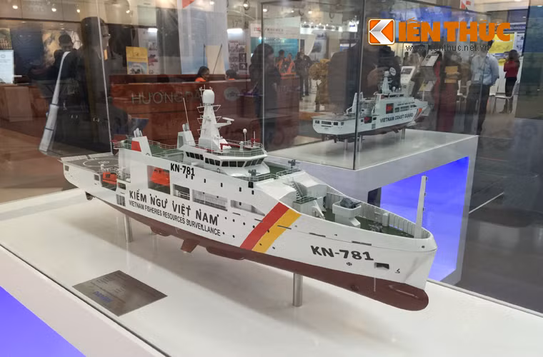  Tàu kiểm ngư KN-781 do Công ty TNHH MTV đóng tàu Hạ Long đóng theo công nghệ tối tân của Tập đoàn Damen, Hà Lan để cung cấp cho lực lượng Kiểm ngư Việt Nam làm nhiệm vụ. Ảnh: Mô hình tàu kiểm ngư KN-781 tại gian trưng bay của Tập đoàn Damen, Hà Lan tại triển lãm Vietship 2016 đang diễn ra ở Trung tâm Hội nghị Quốc gia, Hà Nội.