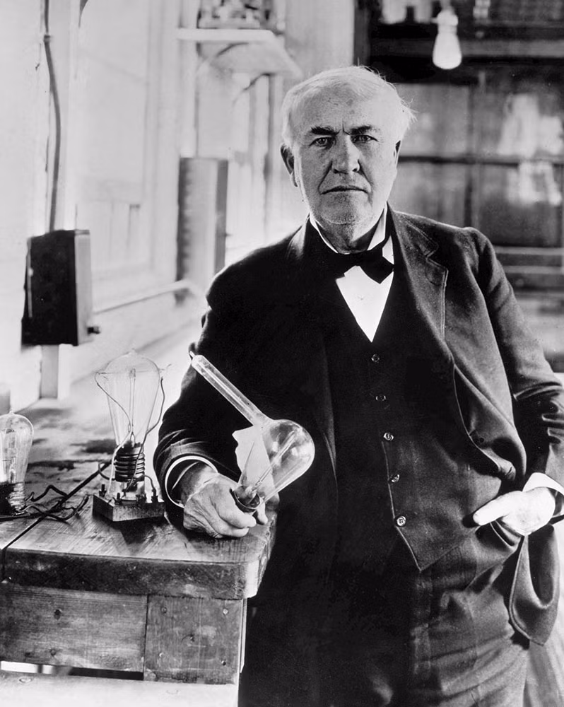 Trong quá trình đó, Edison liên tiếp gặp thất bại. Thế nhưng, điều này không khiến nhà khoa học thiên tài từ bỏ công trình nghiên cứu mà ông tâm huyết.