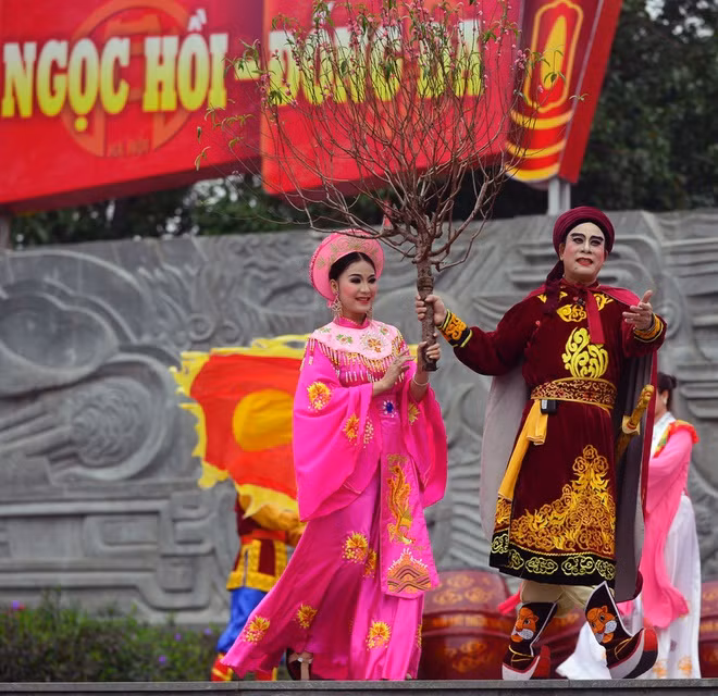 Năm 2018, Di tích lịch sử Gò Đống Đa được xếp hạng Di tích quốc gia đặc biệt. Theo tư liệu của Cục Di sản văn hóa, Gò Đống Đa xưa nằm tại khu vực gần phía ngoài Kinh đô Thăng Long, là một trong những bãi chiến trường diễn ra trận đại phá quân Thanh của Hoàng đế Quang Trung vào mùa xuân Kỷ Dậu 1789. Chiến thắng Ngọc Hồi - Đống Đa năm 1789 là một trong những trận chiến chống ngoại xâm nổi tiếng lịch sử Việt Nam, là chiến công oanh liệt nhất của Hoàng đế Quang Trung - Nguyễn Huệ. Ảnh: Lê Hiếu.