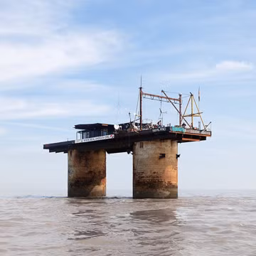 "Tiểu vương quốc" Sealand được duy trì qua một số thế hệ của nhà Bates. Không ai biết tương lai của nơi này sẽ như thế nào.