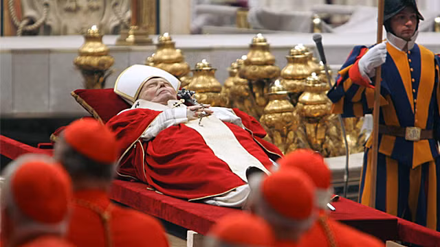 Đức Giáo hoàng John Paul II từ trần vào lúc 2h37 phút sáng 3/4/2005, giờ HN) tại Vatican, hưởng thọ 84 tuổi. Theo đó, tang lễ của Đức Giáo hoàng được tổ chức tại nhà thờ St Peter.