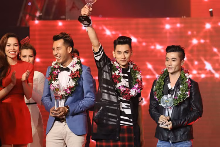 Only C từng tham gia chương trình Hòa âm ánh sáng năm 2015 với vai trò nhà sản xuất trong đội của Isaac. Kết quả, nhóm của anh đoạt giải bạc. Ảnh: VTV
